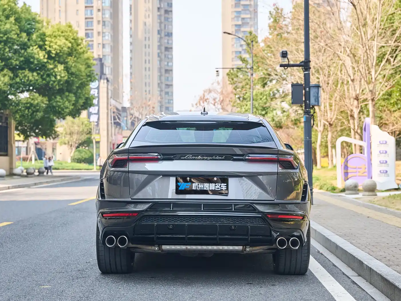 LAMBORGHINI URUS