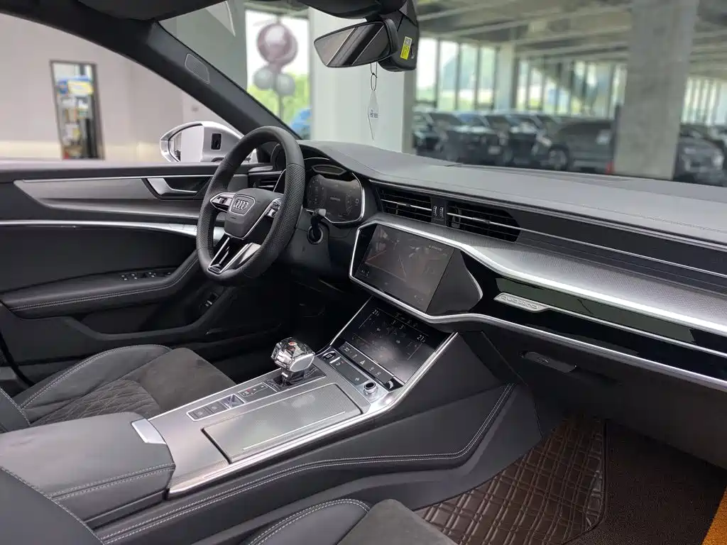 Фото 8 - Audi A6L