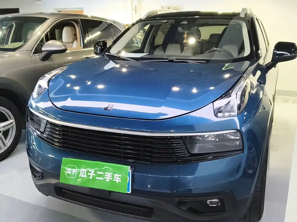 Photo 2 - Lynk & Co 01