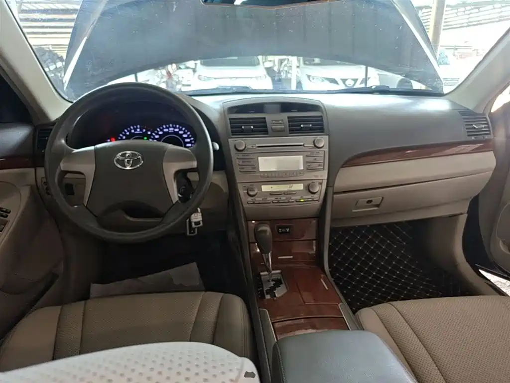 Toyota Camry 2013 200E Classic Elite Edition фото 10