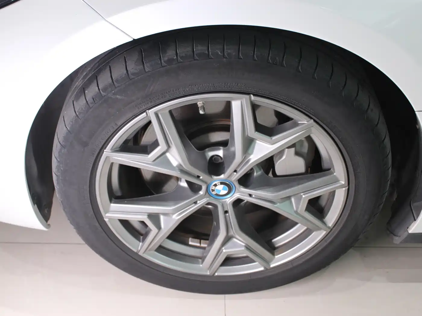 BMW i3 2024 eDrive 35 L фото 9