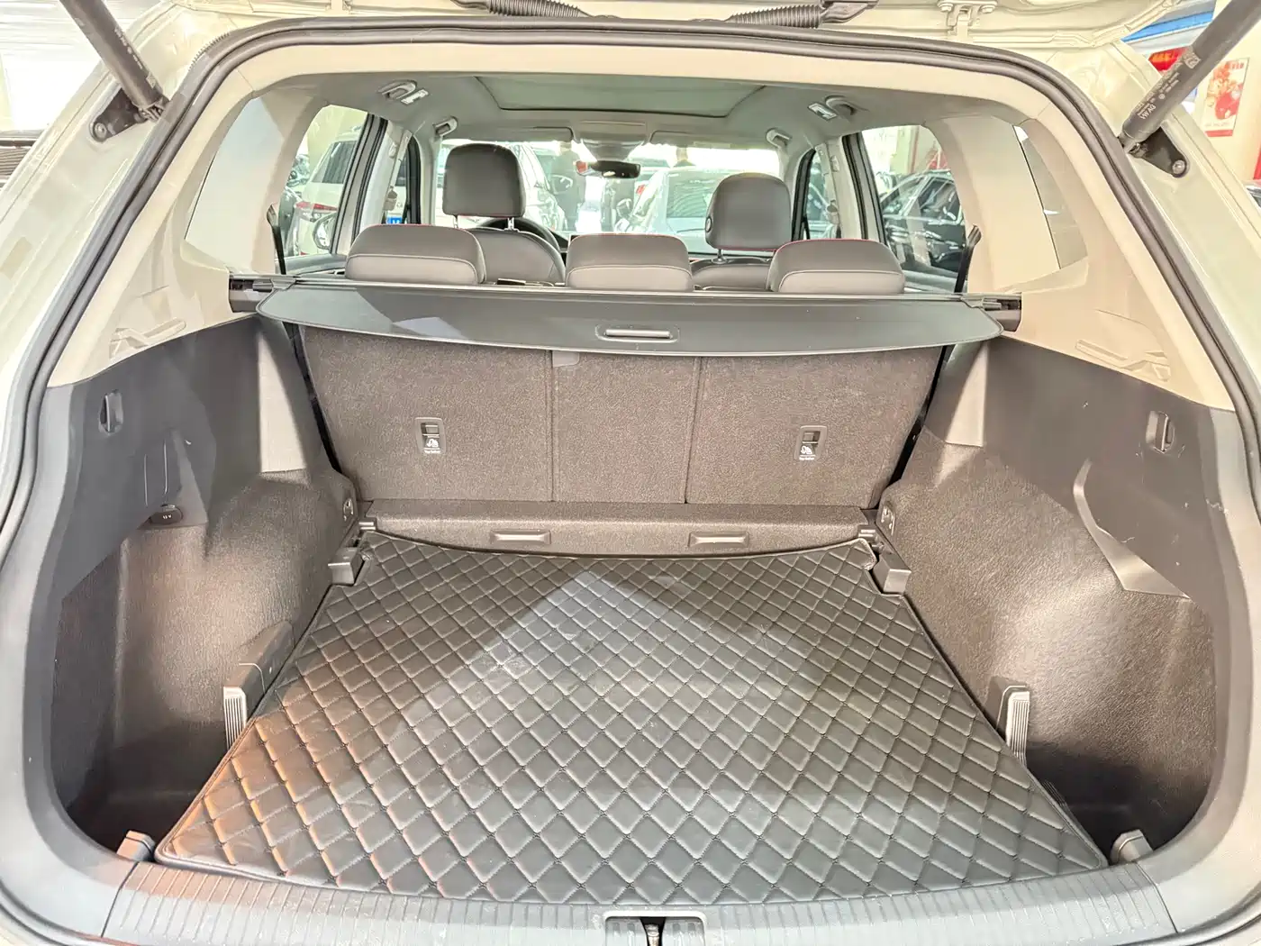 Volkswagen Tiguan L 2023 330TSI Auto 2WD R-Line Flagship Edition фото 10