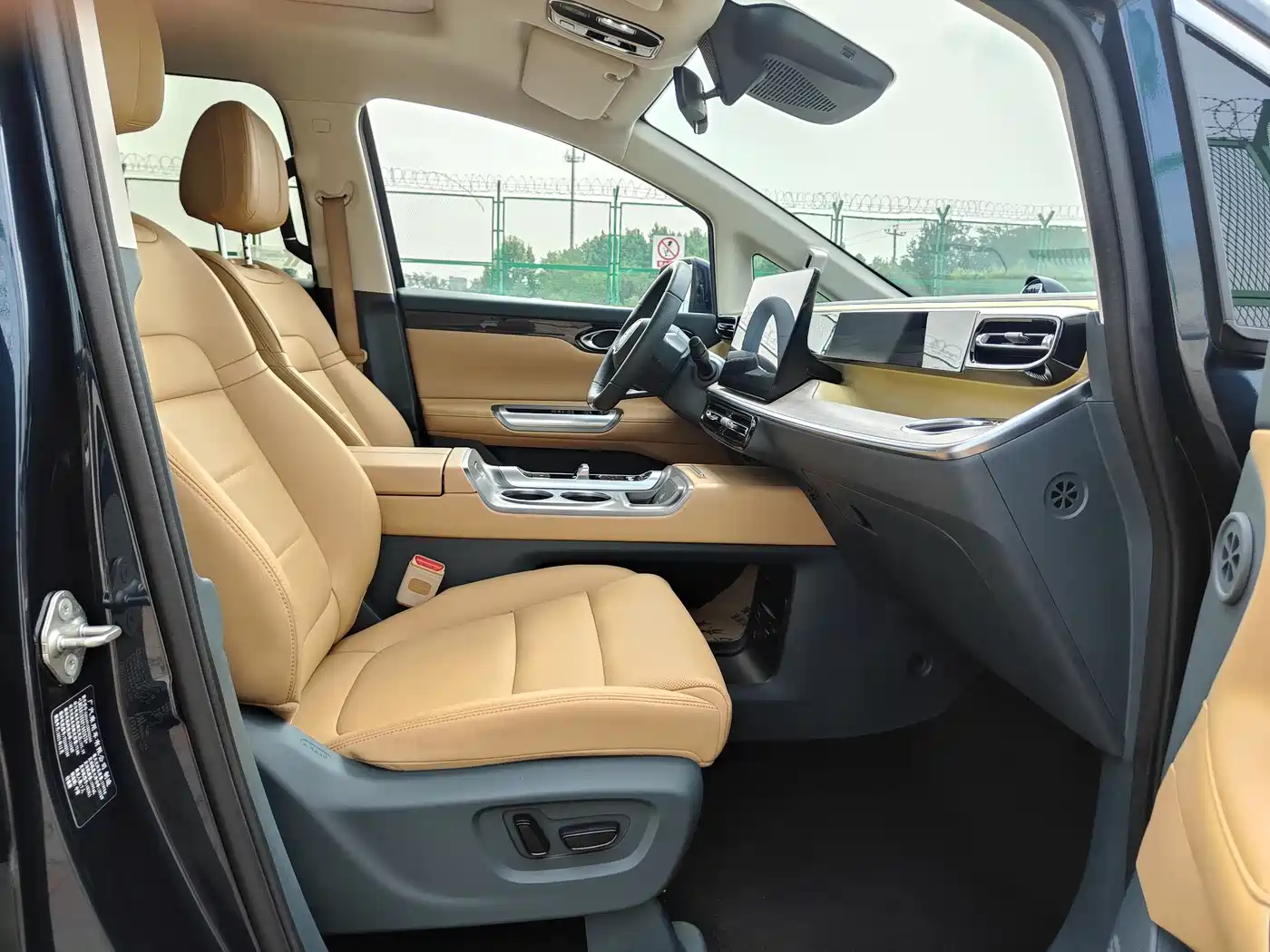 GAC Trumpchi Trumpchi E8 NEV 2024 Model 150km MAX+ фото 12
