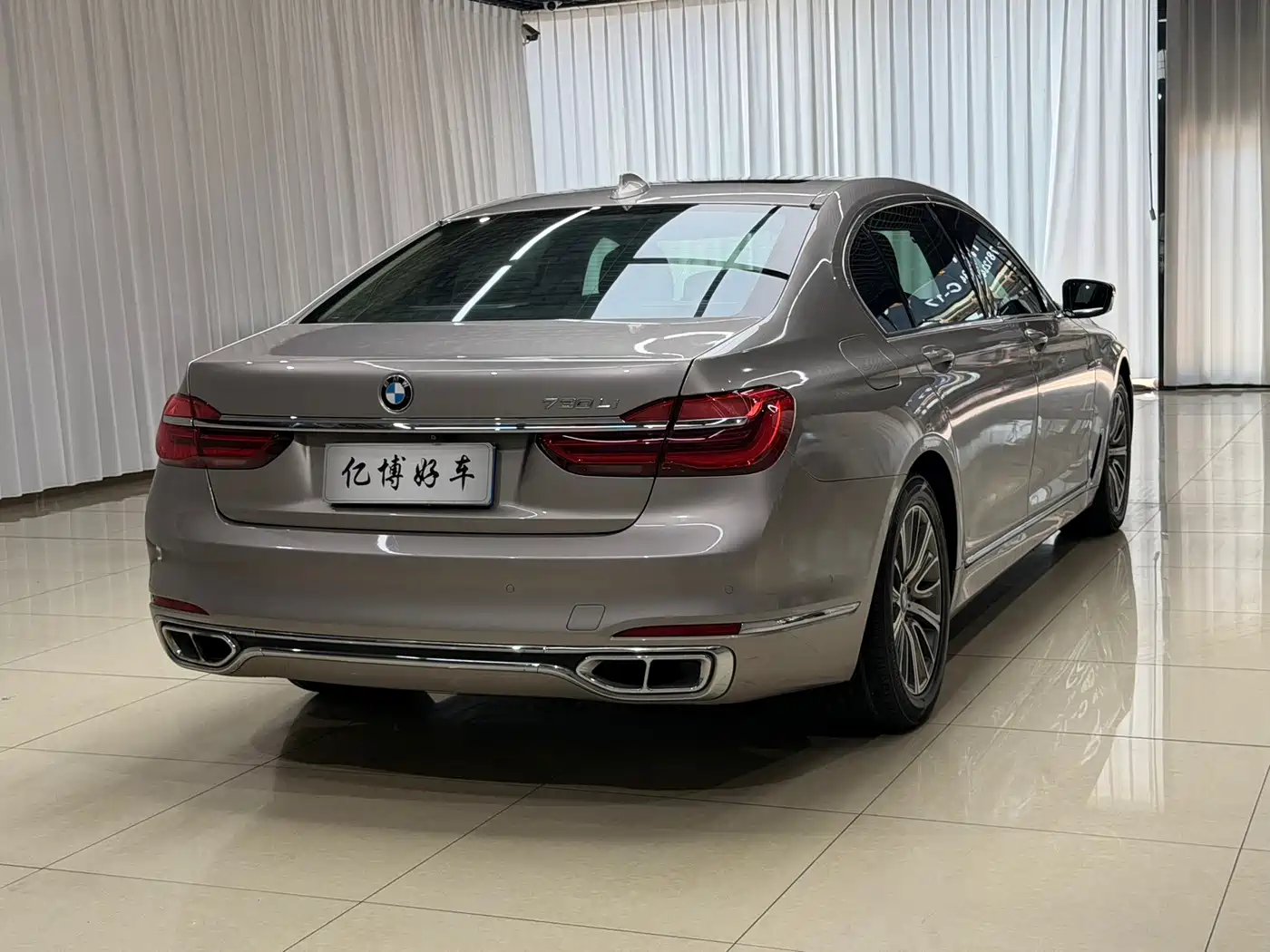 Photo 9 - BMW 7 Series
