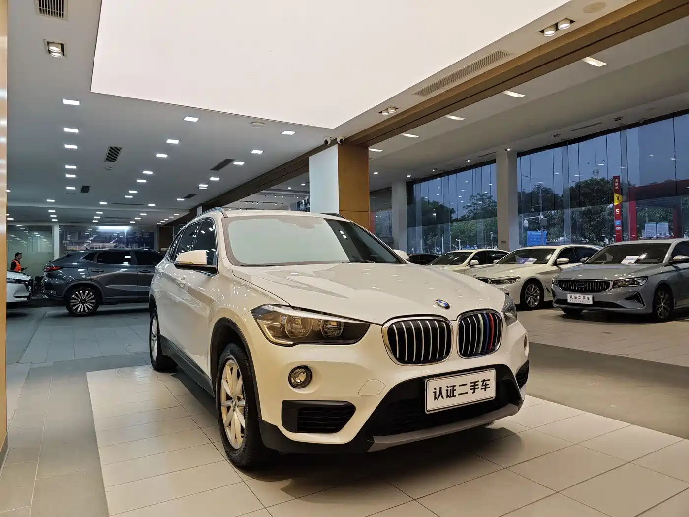 BMW X1 2019 sDrive18Li Fashion Model фото 5