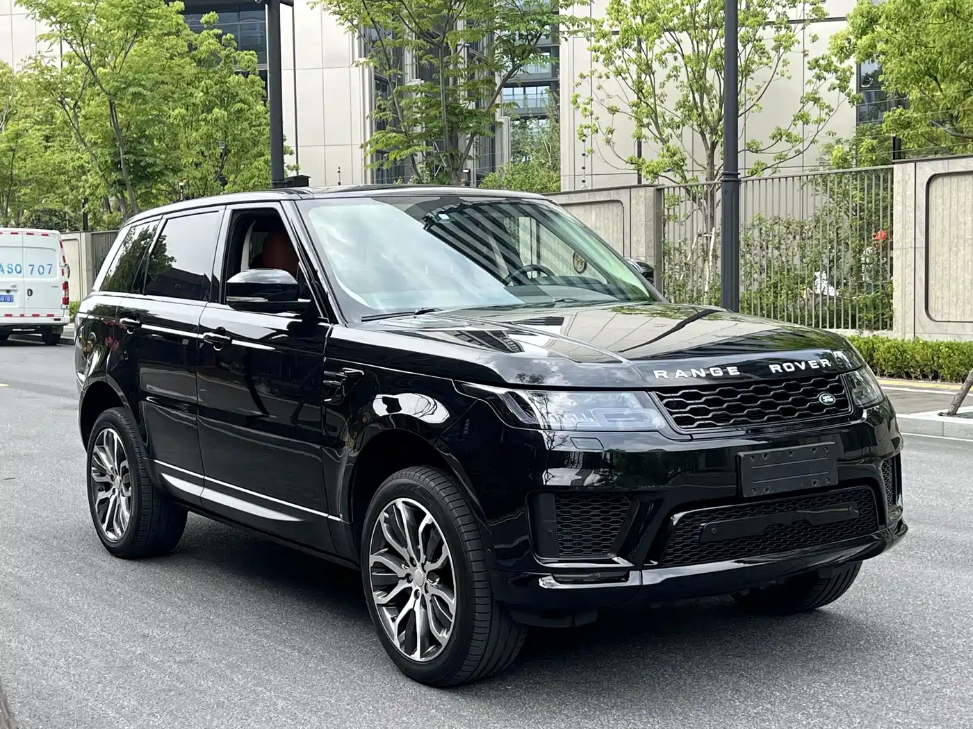 Land Rover Range Rover Sport 2016 Model 3.0 SC V6 HSE DYNAMIC фото 2