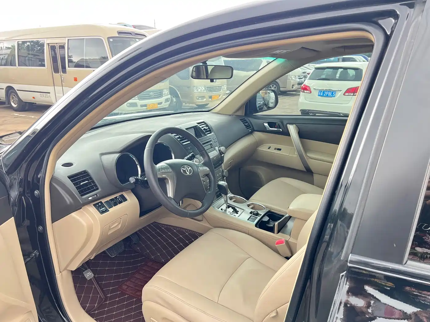 Toyota Highlander 2012 2.7L 2WD 7-Seater Luxury Edition фото 10