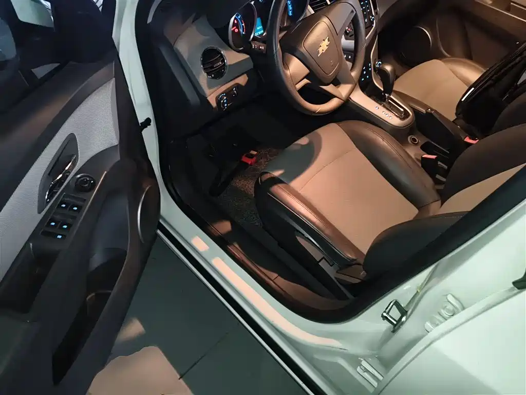 Chevrolet Cruze 2013 Model 1.8L SE AT фото 12
