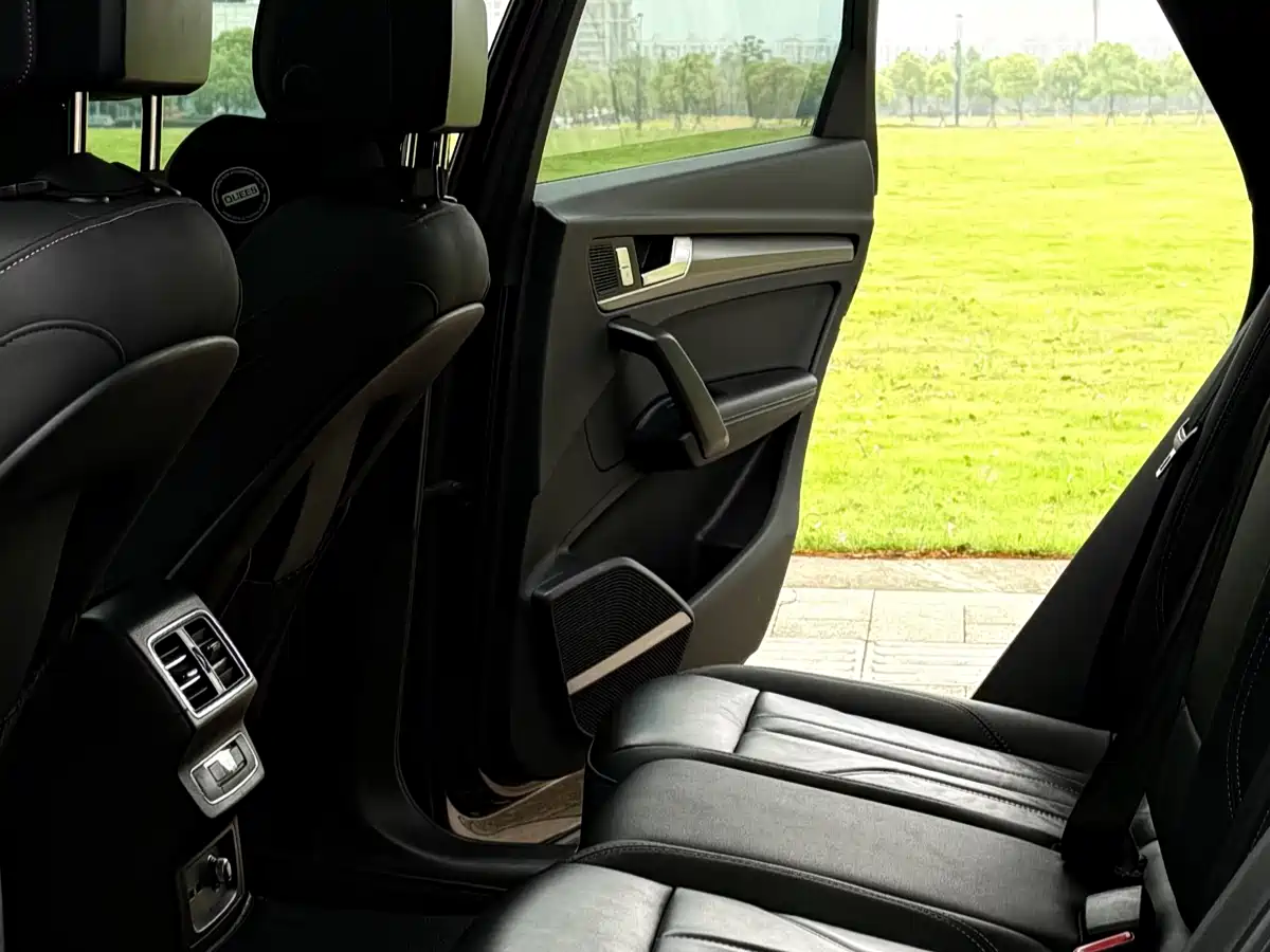 Audi Q5L 2023 45T Luxury Dynamic фото 6