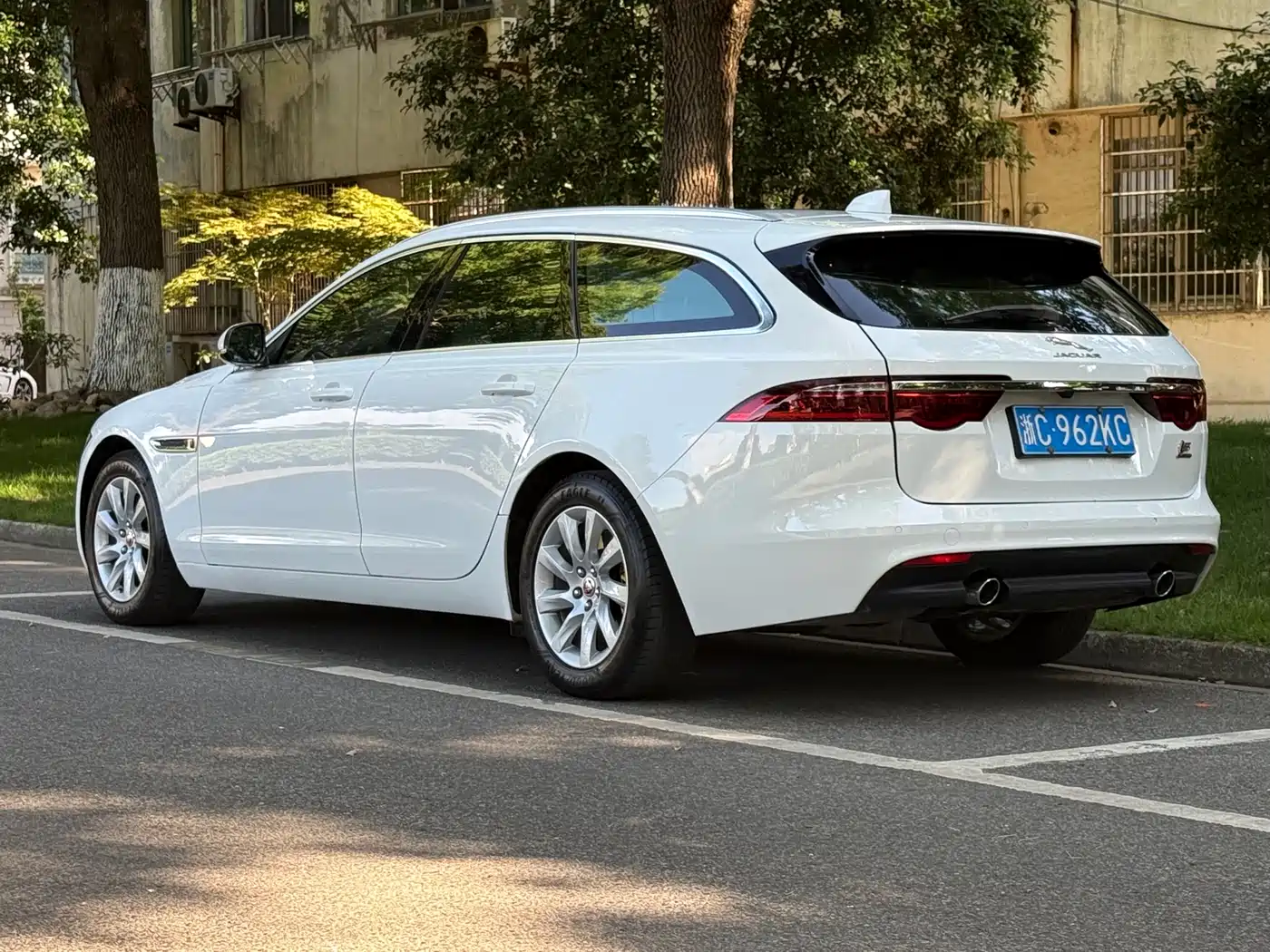 Jaguar XF 2019 2018 XF Sportbrake 2.0T 250PS 2WD Elegance Edition