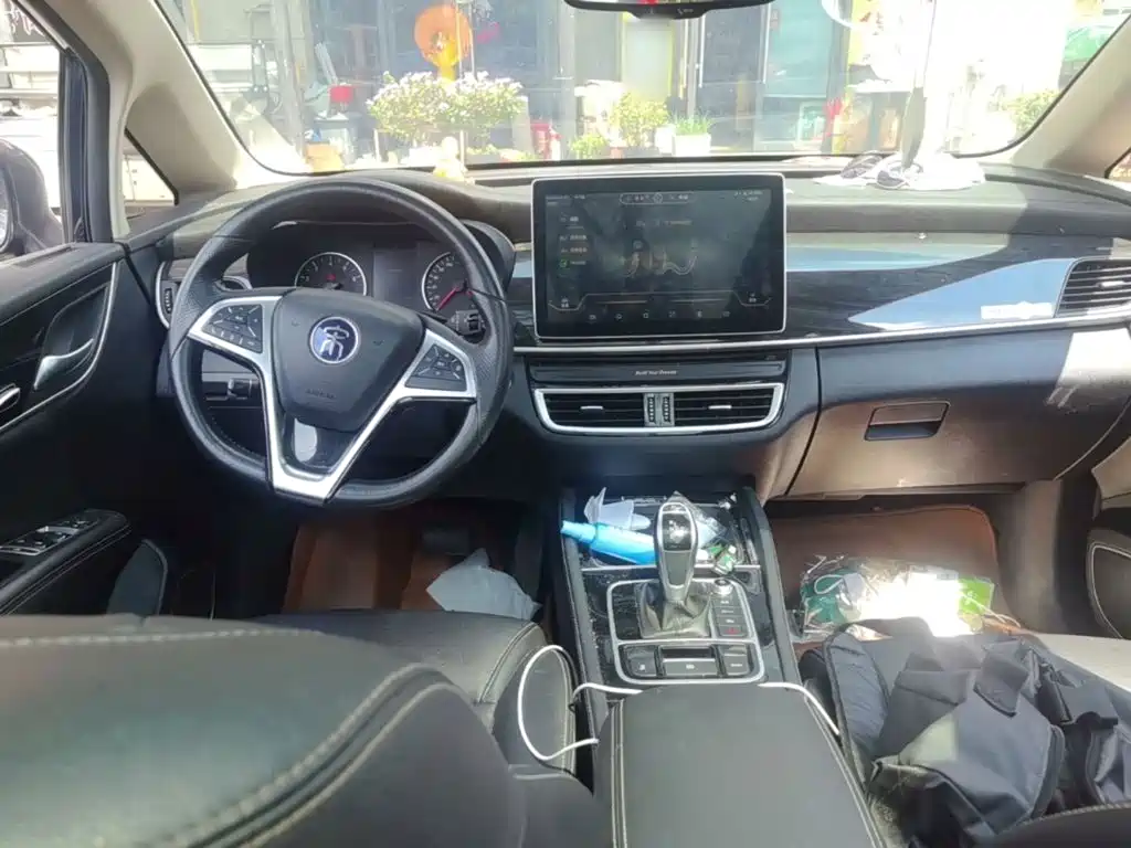 Фото 13 - BYD Song MAX