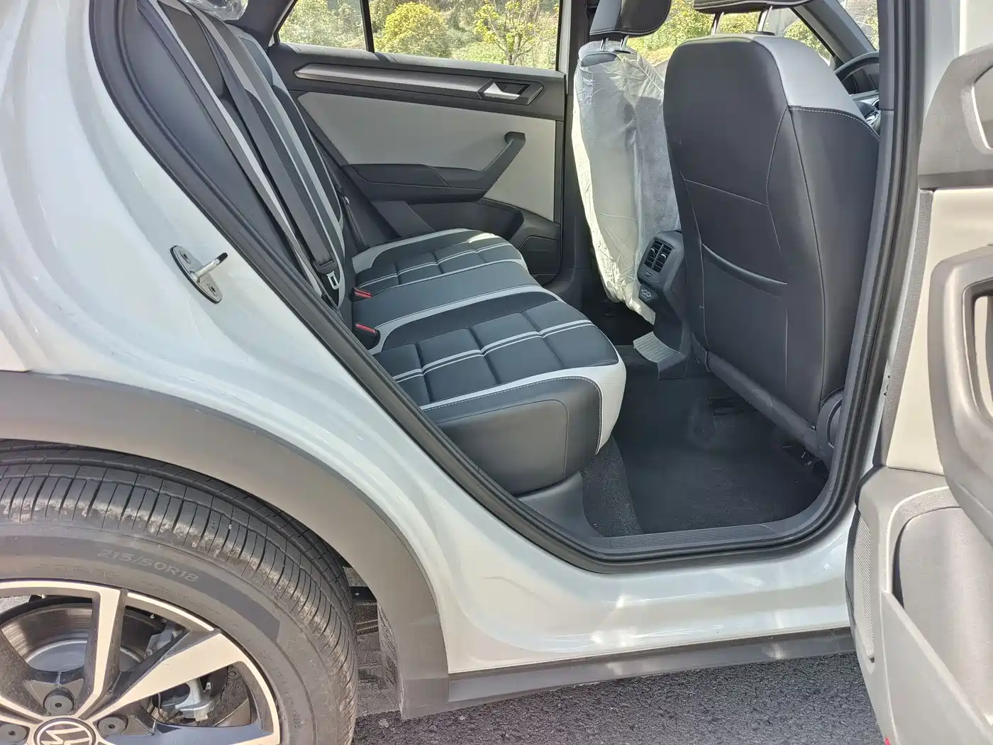 VOLKSWAGEN T-ROC EXPLORING SONGS