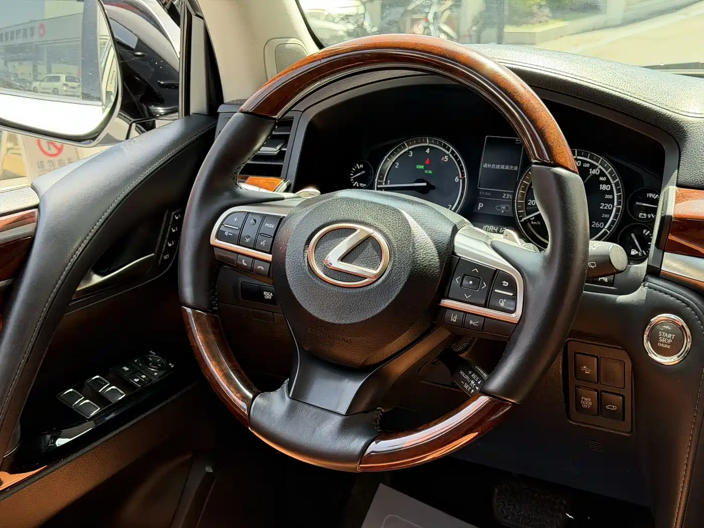 Lexus LX 2016 570 Luxury Premium Edition фото 11