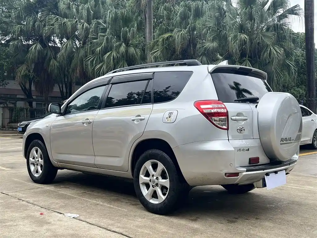 Toyota RAV4 Rongfang 2011 2.0L Automatic Classic Edition фото 9