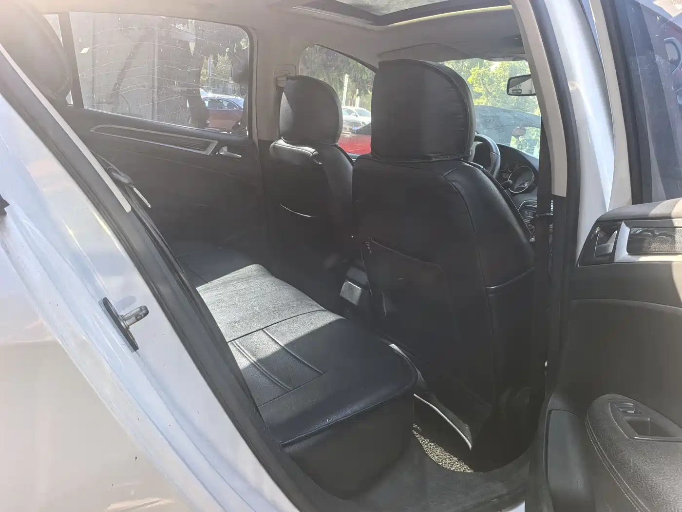 Peugeot 308 2014 Model Joy Edition Classic 1.6L Automatic Superior Style фото 7