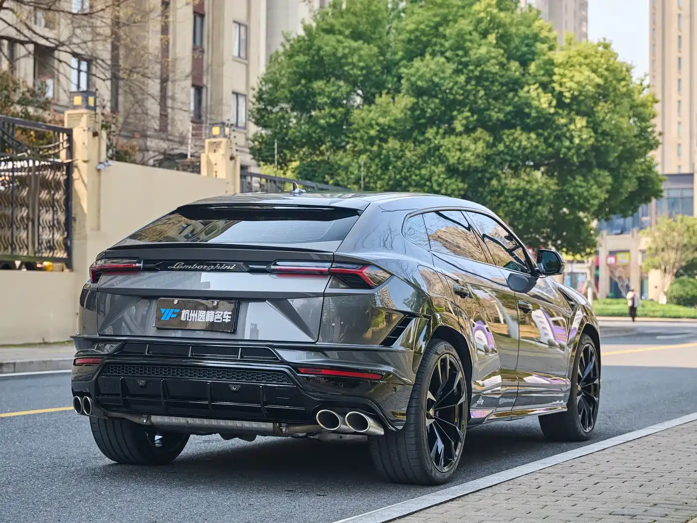 LAMBORGHINI URUS