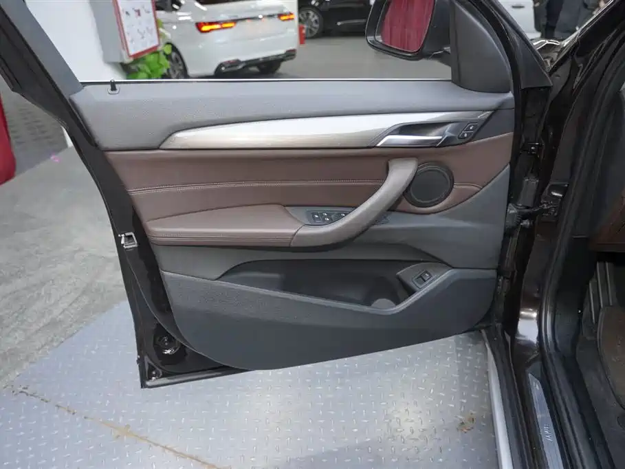 BMW X1 2019 xDrive20Li Premium Model фото 19