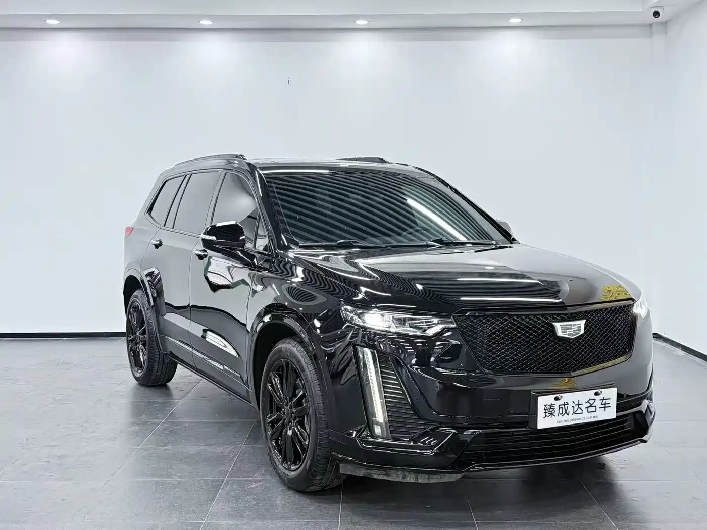 CADILLAC XT6
