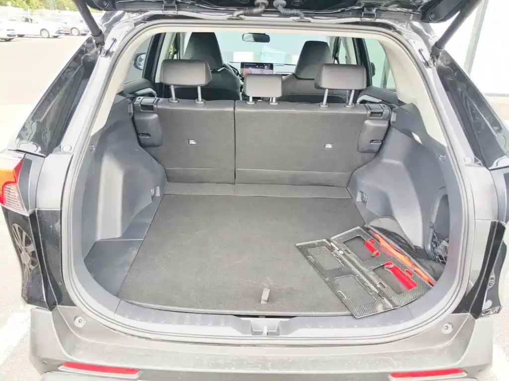 Photo 5 - Toyota RAV4