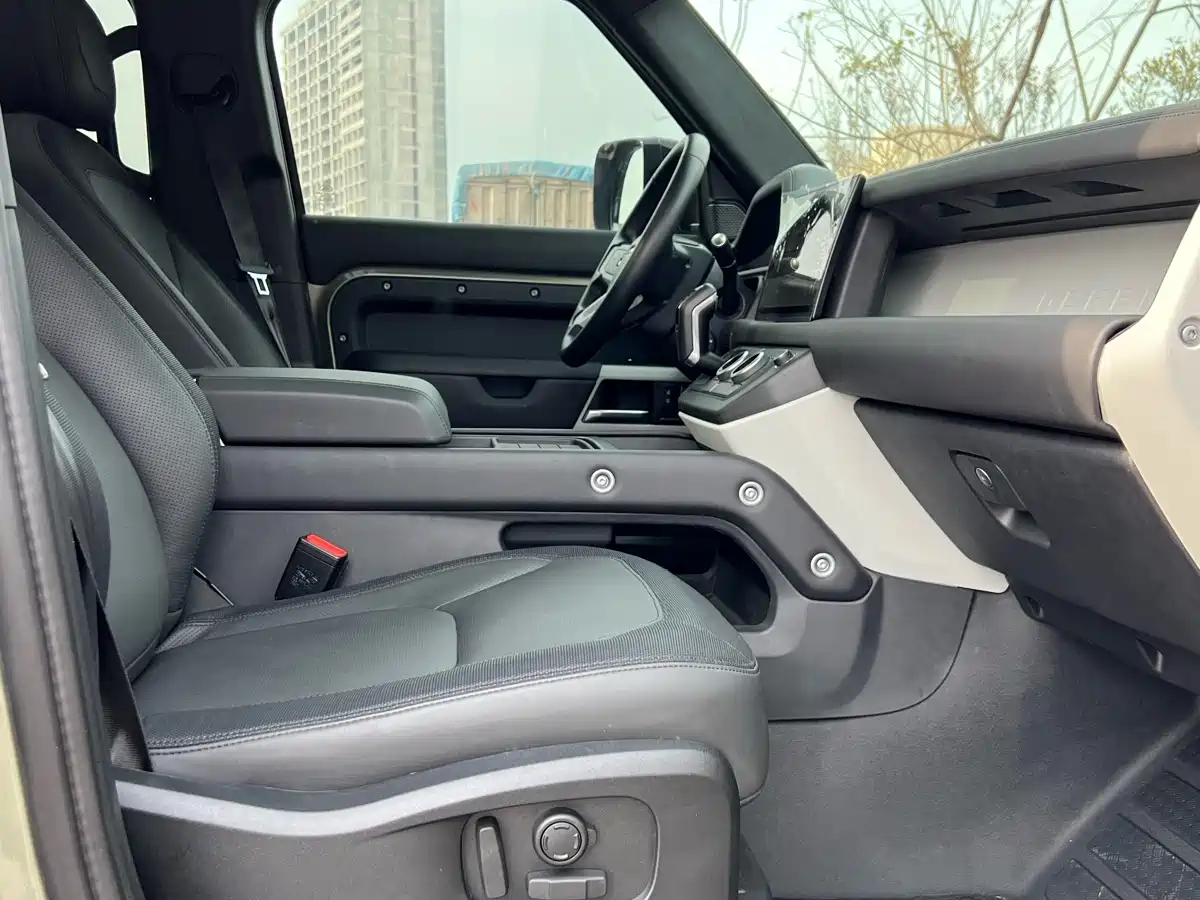 Land Rover Defender 2022 110 P400 X-DYNAMIC HSE фото 18