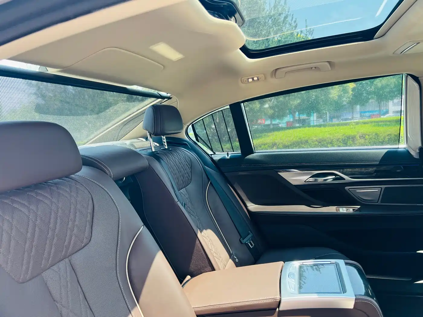Фото 8 - BMW 7 Series