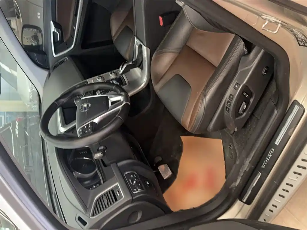 Фото 15 - Volvo XC60