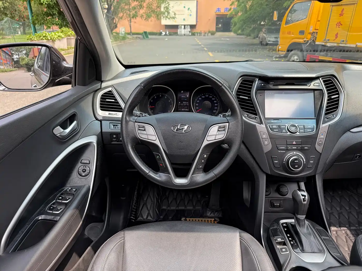 Hyundai Santa Fe 2015 2.4L Automatic 4WD Smart 5-seater фото 15