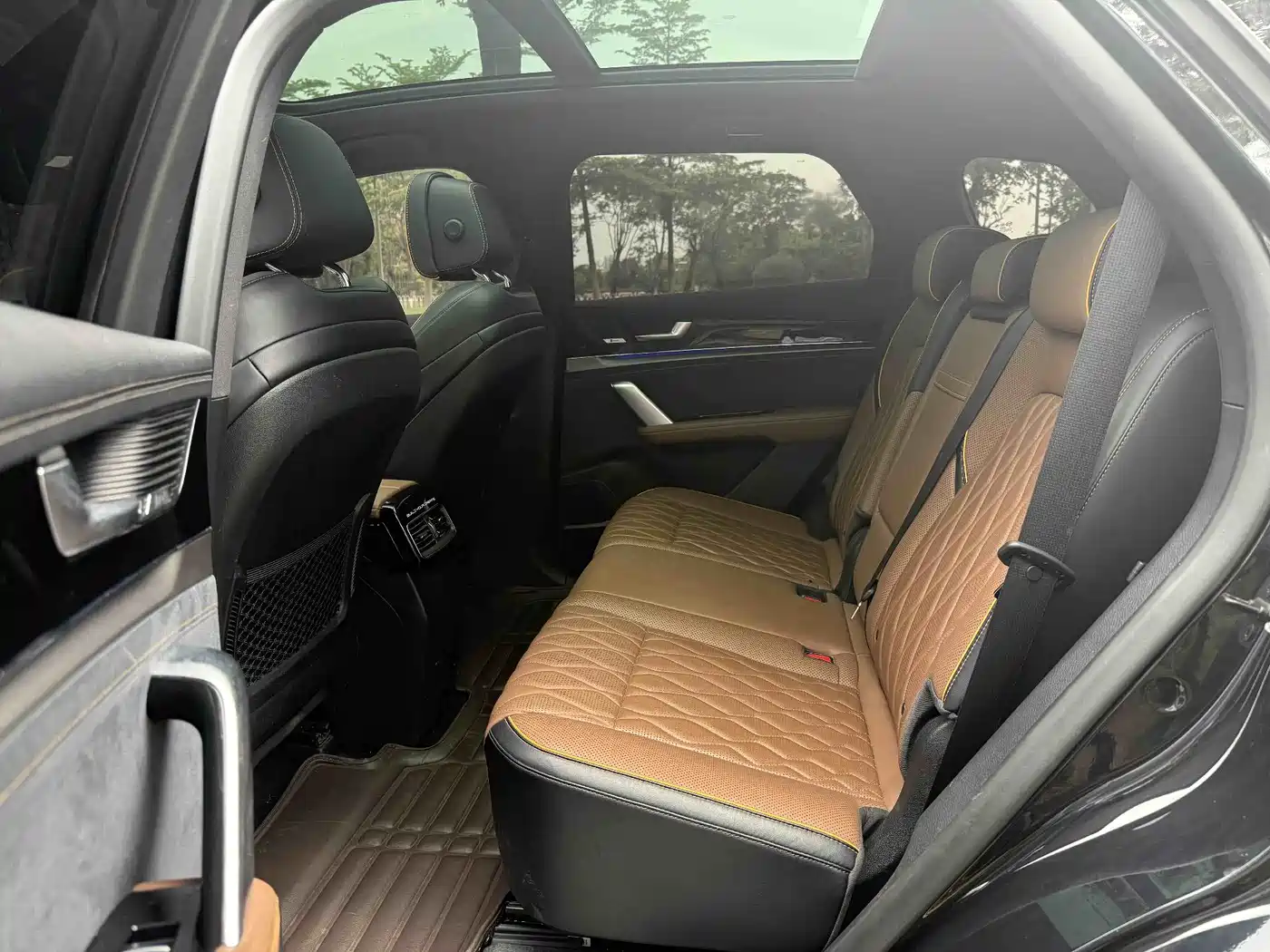 BYD Tang New Energy 2021 DM-i 112KM Honor фото 6