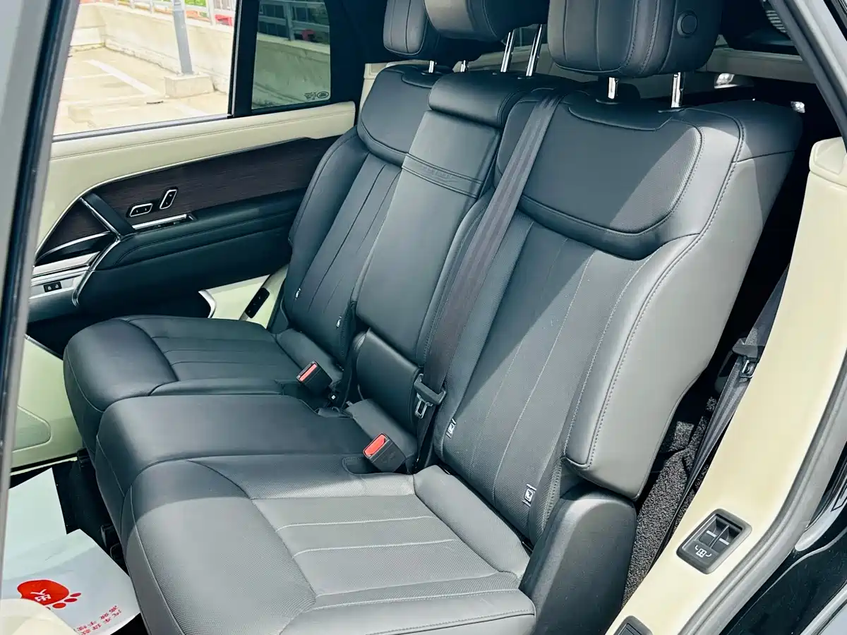 Land Rover Range Rover 2023 3.0 L6 400PS Golden Age 7-Seater Long Wheelbase фото 30