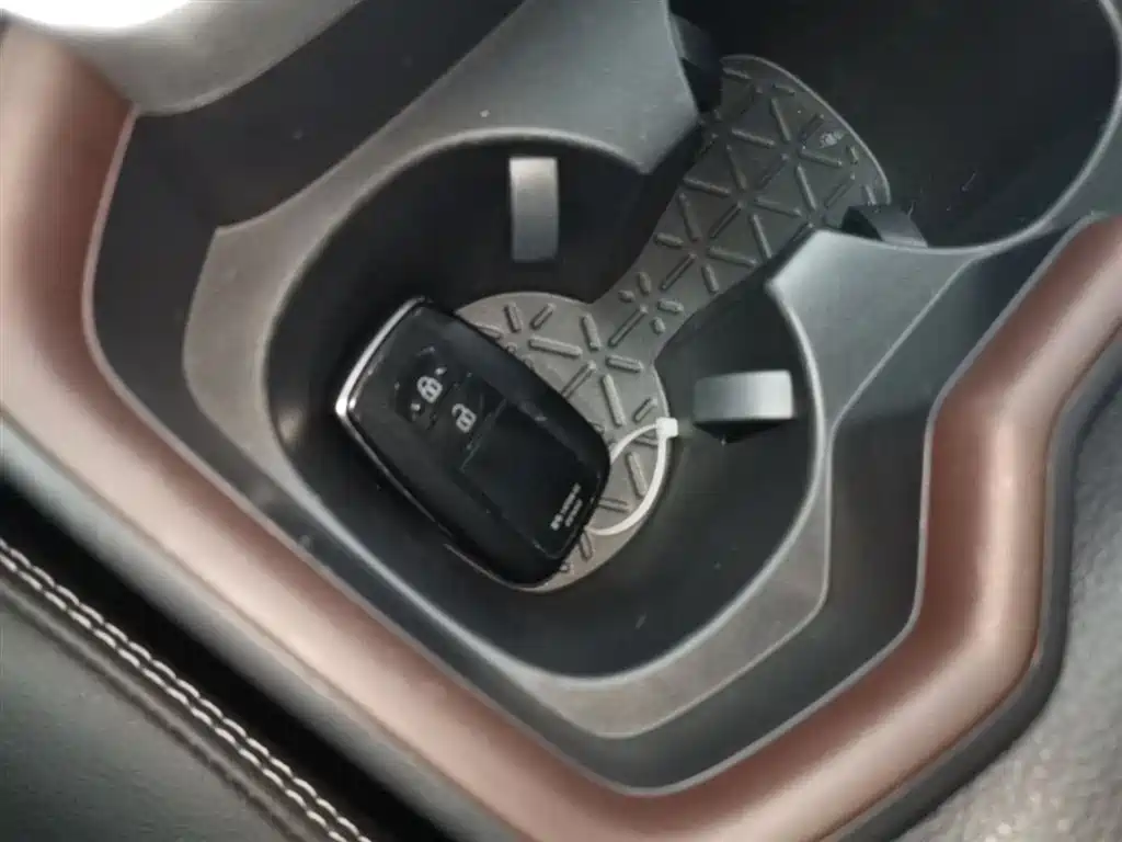 Toyota RAV4 Rongfang 2020 2.0L CVT 2WD Fashion PLUS фото 9