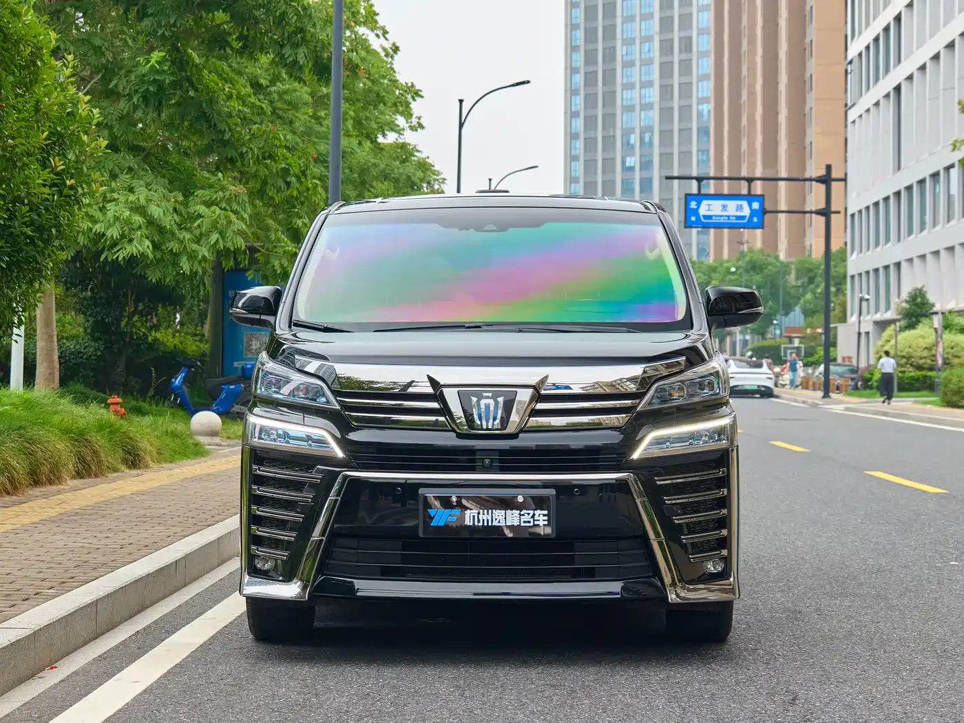 Toyota Vellfire 2021 Crown Hybrid 2.5L HV Supreme Edition фото 2