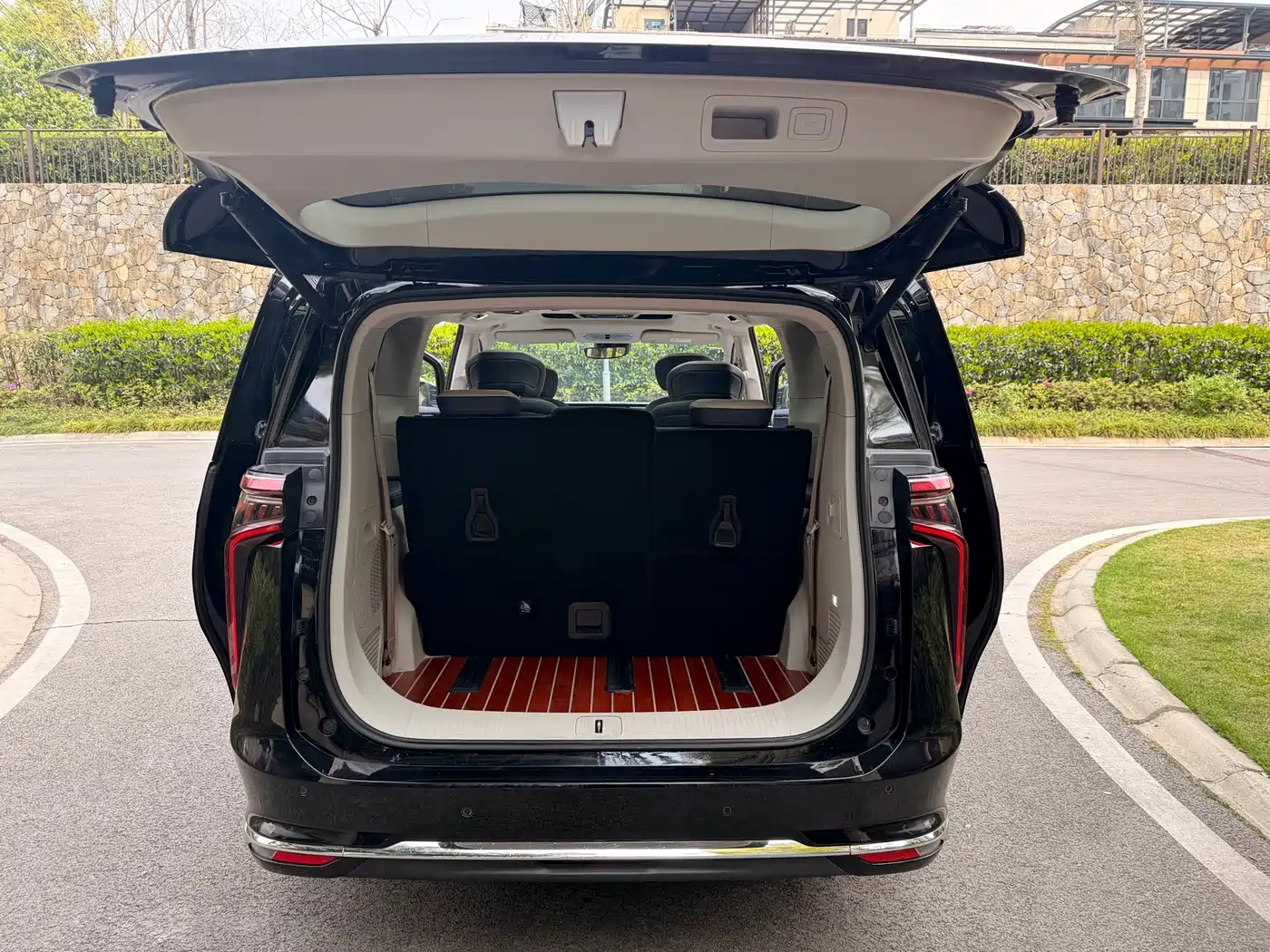 SAIC Maxus Maxus G90 2022 2.0T Nebula 7-Seater Edition фото 27