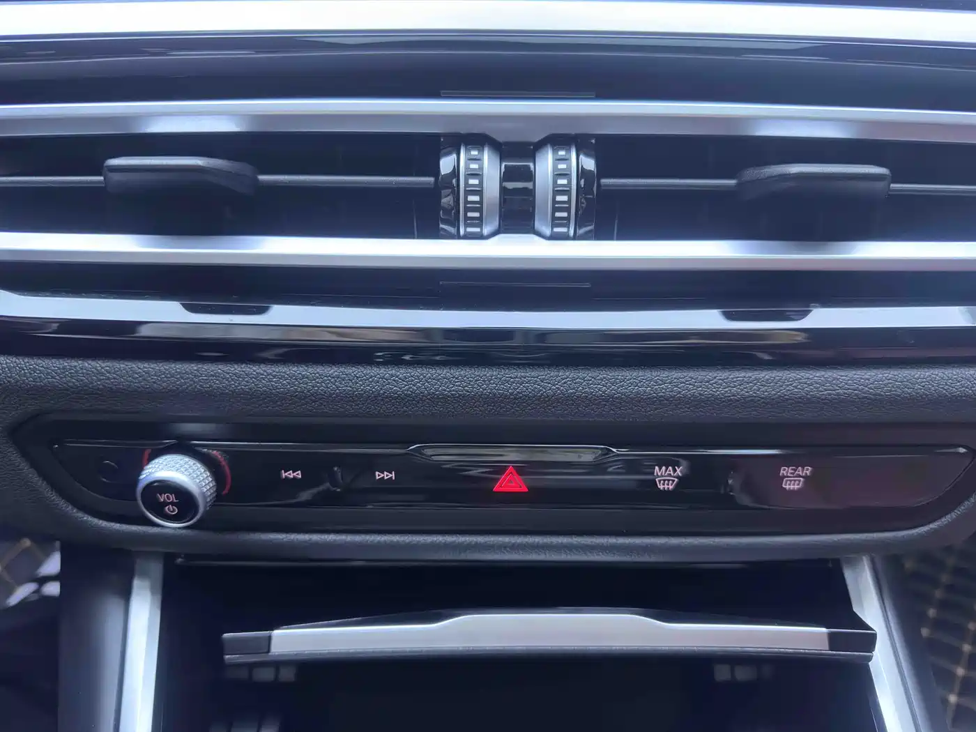 BMW 3 Series 2023 320Li M Sport Package фото 14