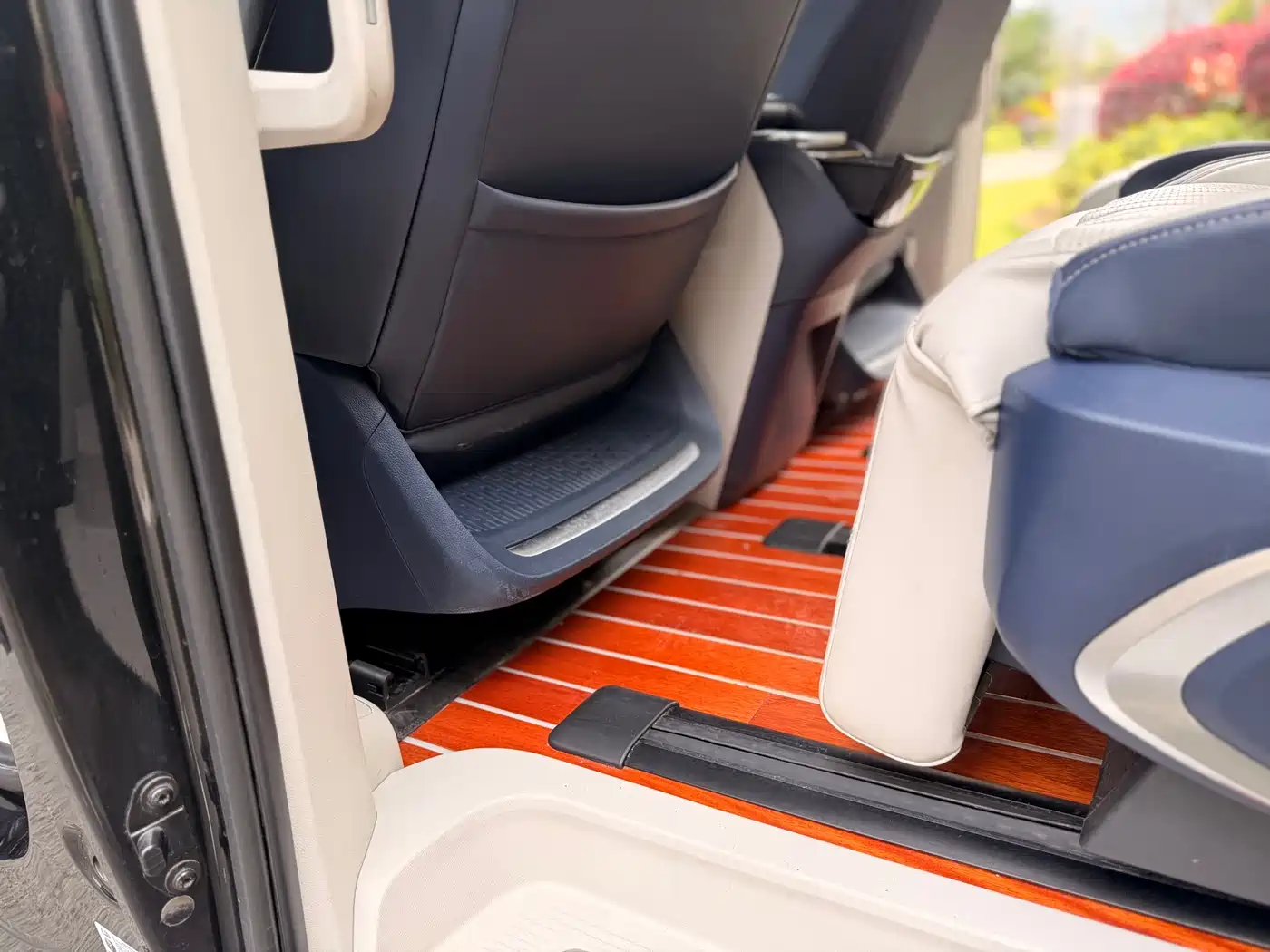 SAIC Maxus Maxus G90 2022 2.0T Nebula 7-Seater Edition фото 53