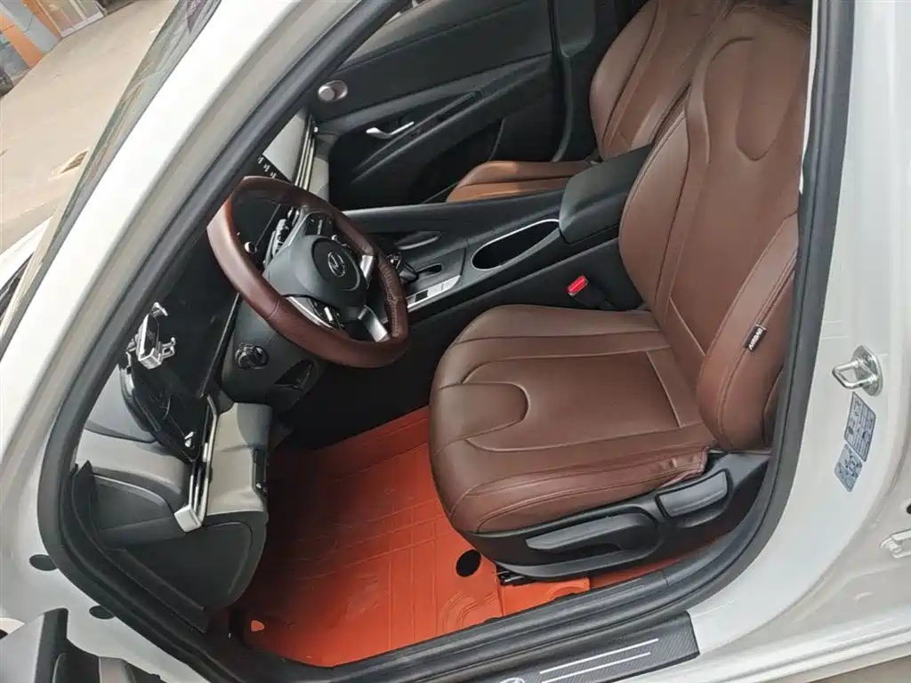 Hyundai Elantra 2022 1.5L CVT GLS Leading Edition фото 15