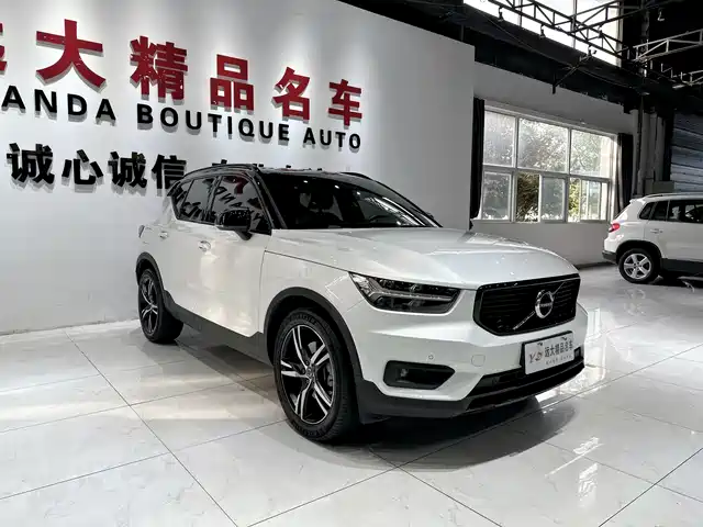 Volvo XC40 2020 T4 AWD Momentum Sport Edition — фото 3