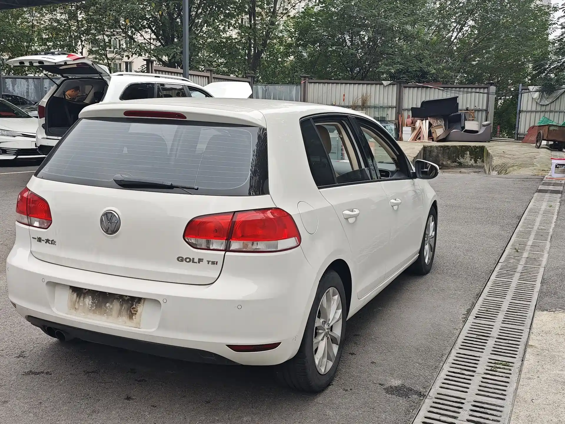Photo 4 - Volkswagen Golf