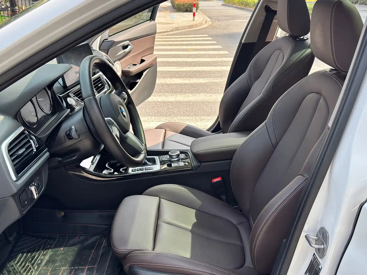 BMW 1 Series 2021 120i M Sport Shadow Edition фото 8