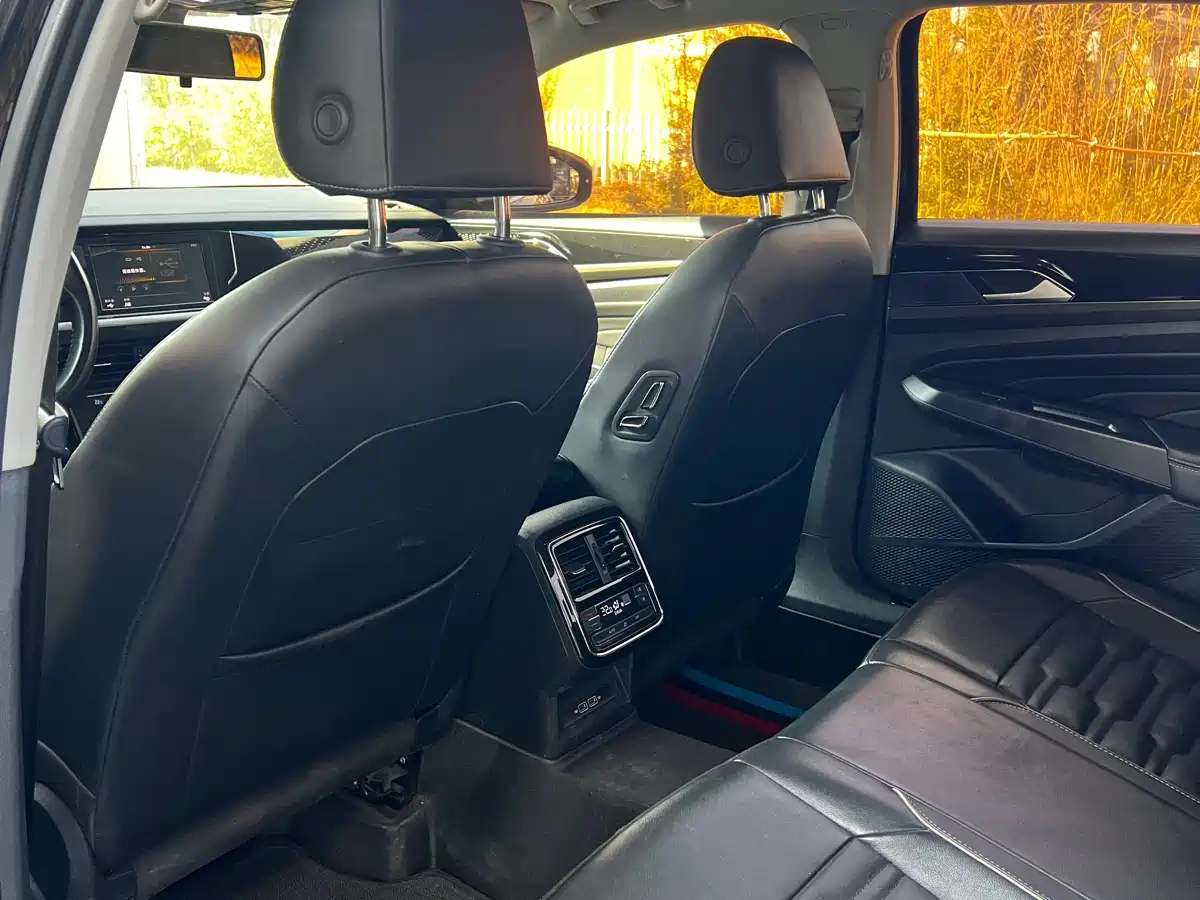 Volkswagen Passat 2019 330TSI Elite Version China VI фото 4