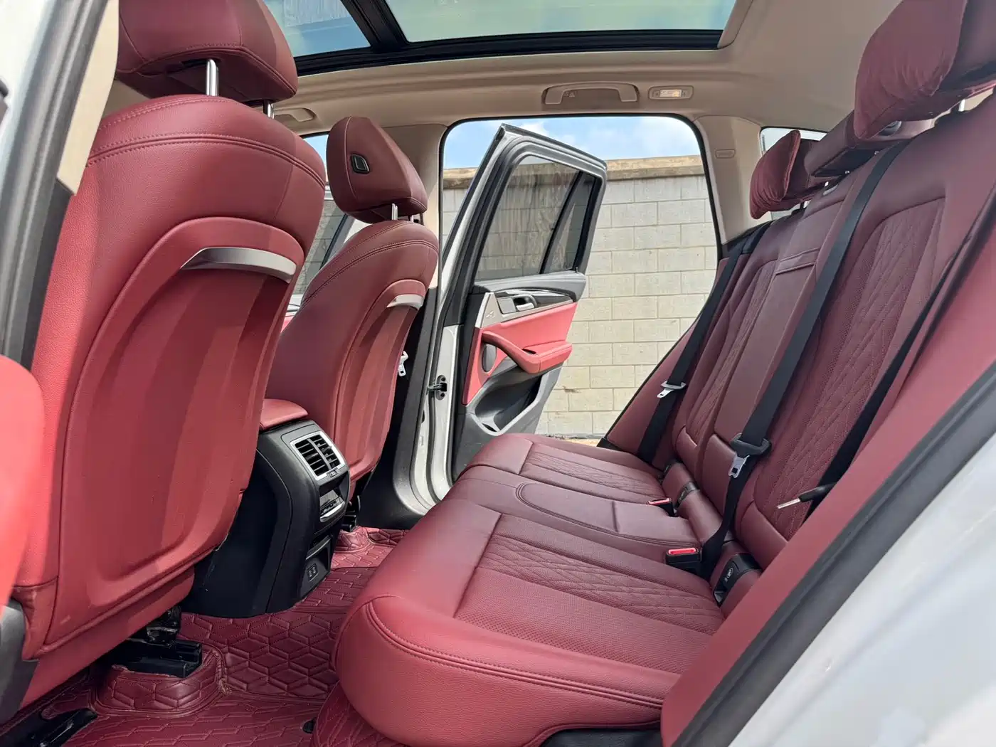 BMW iX3 2022 Leading Edition фото 11