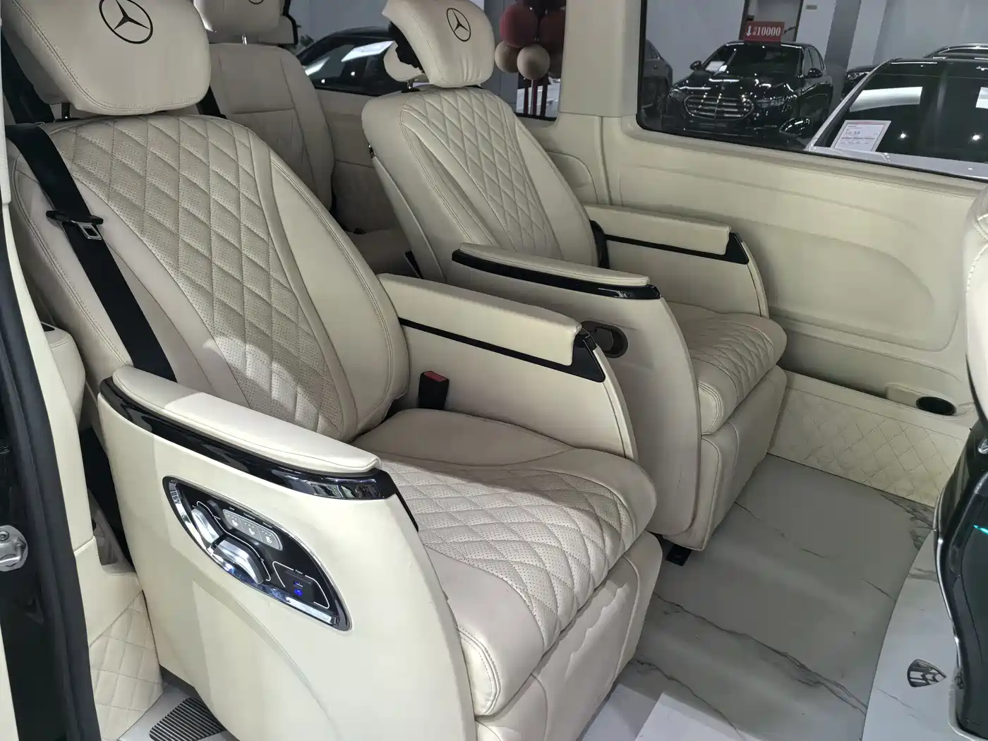 Mercedes-Benz Vito 2021 2.0T Elite 7-Seater фото 15