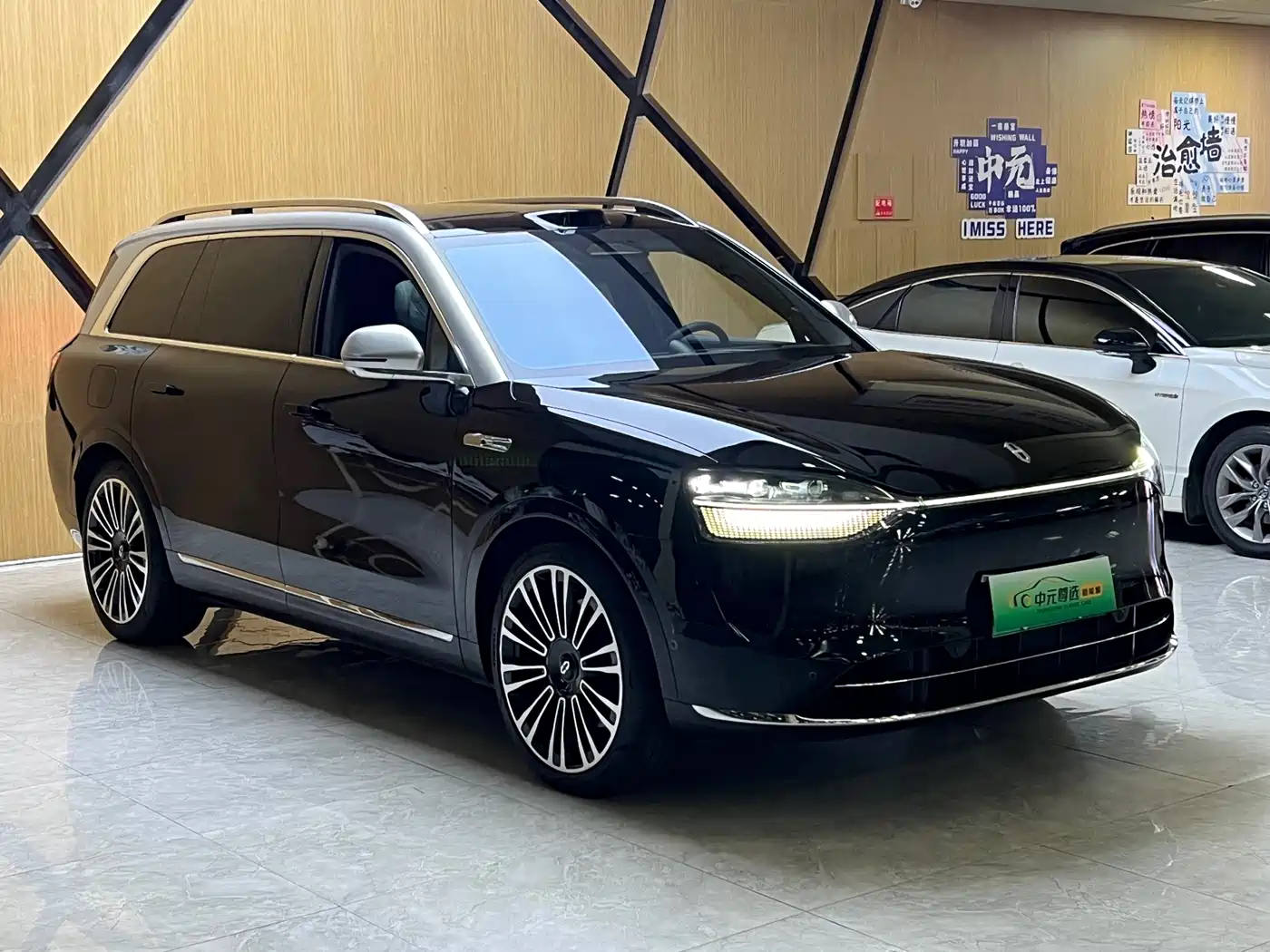 AITO Wenjie AITO M9 2024 Extended Range Ultra 42kWh 6-Seater фото 3