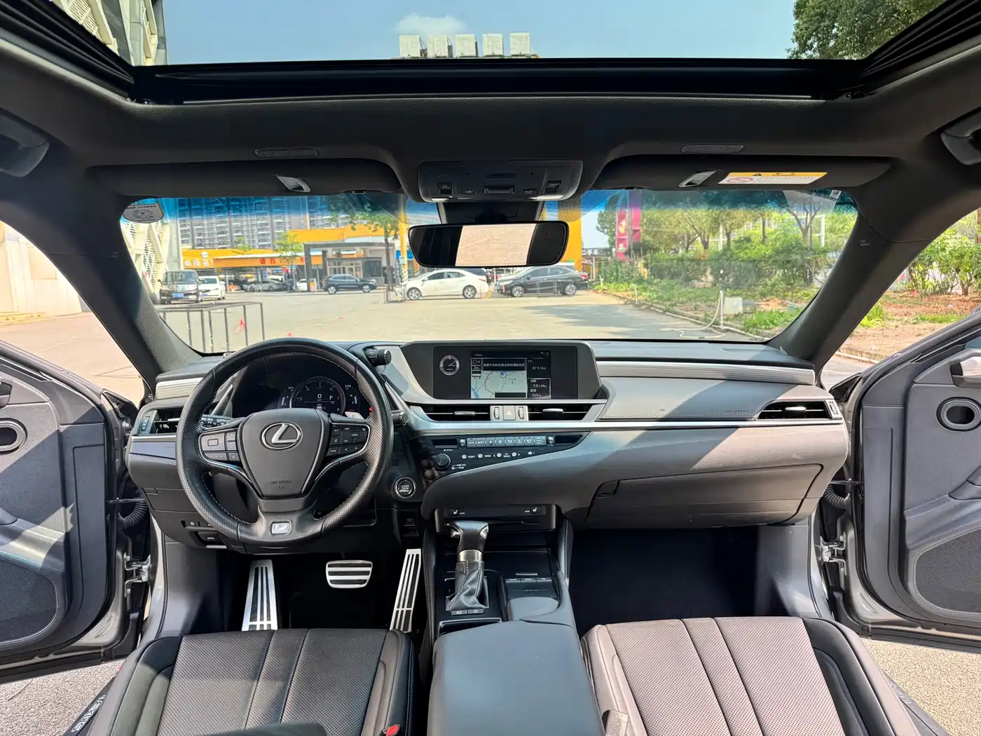 Фото 10 - Lexus ES