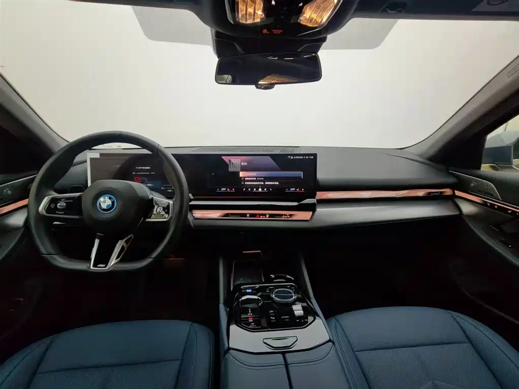 BMW i5 2024 2024 eDrive 35L Premium Model M Sport Package