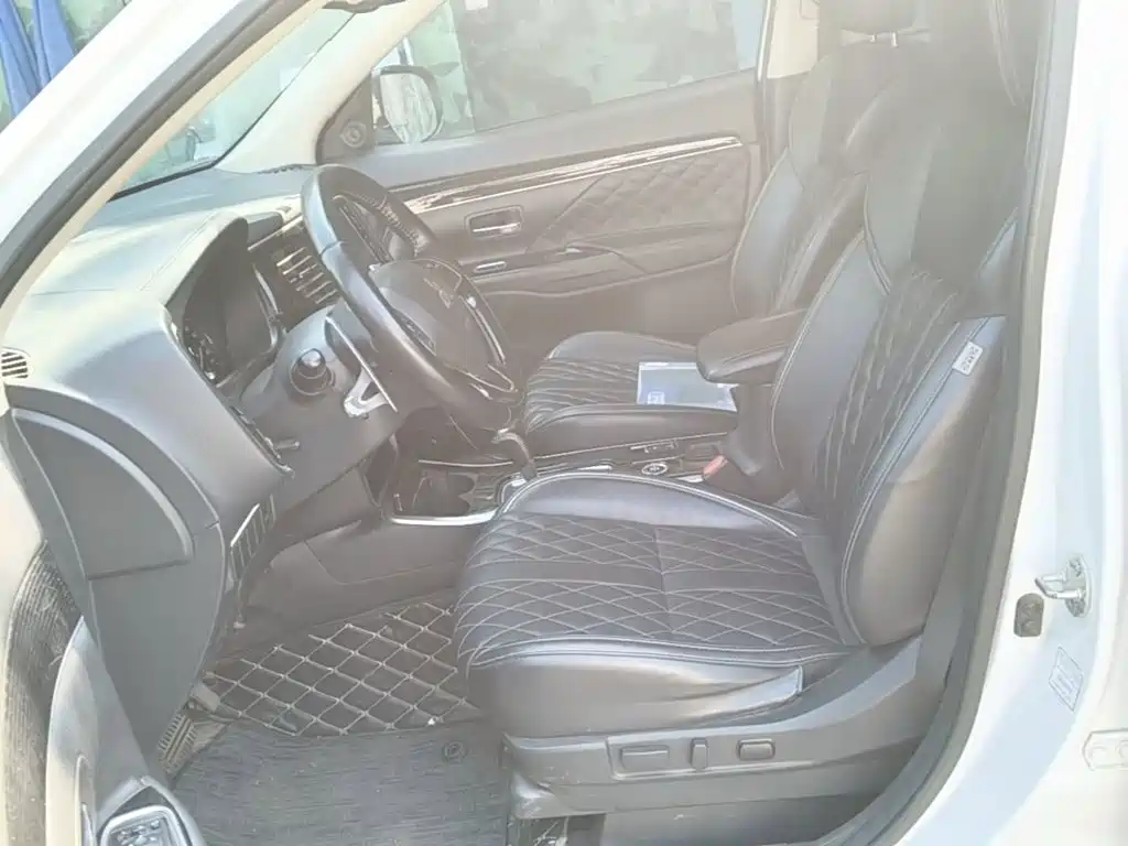 Mitsubishi Outlander 2022 2021 2.4L 4WD Yaodong Edition 5-seater