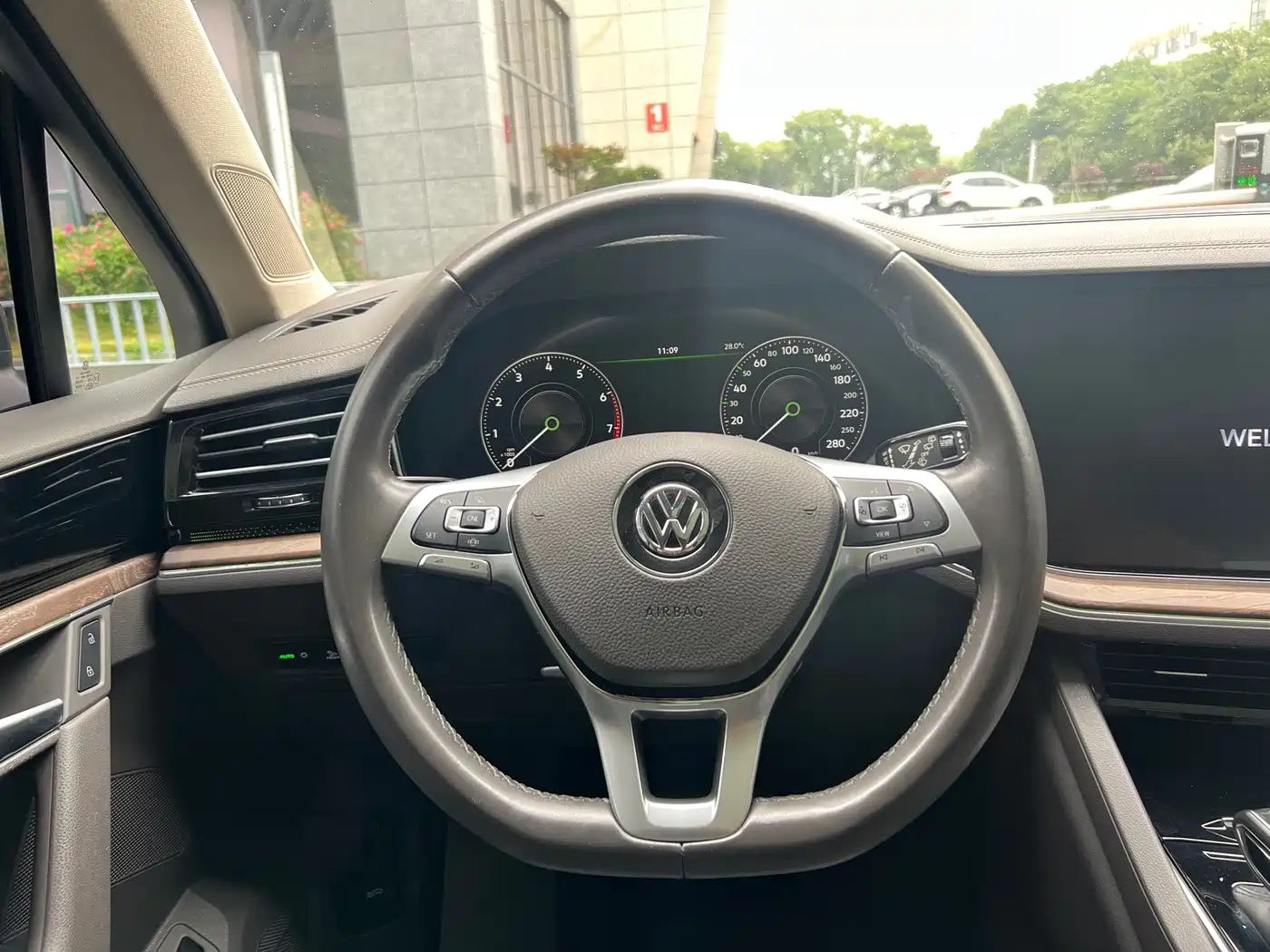 Volkswagen Touareg 2019 2.0TSI Sharp Wing Edition China VI фото 13