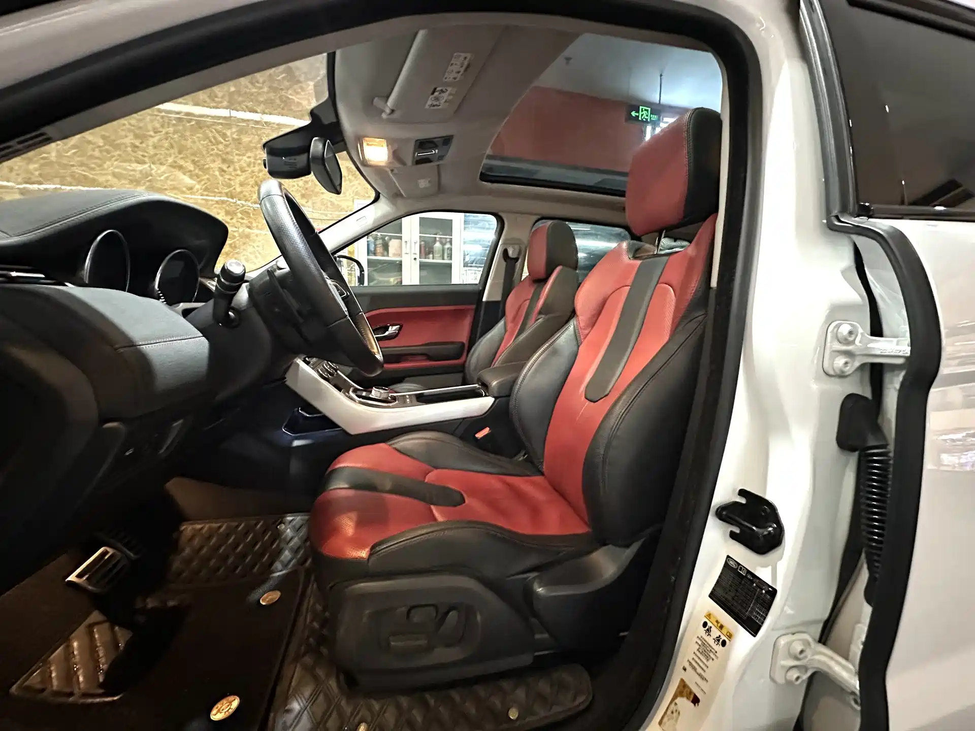 صورة 15 - Land Rover Range Rover Evoque (Import)