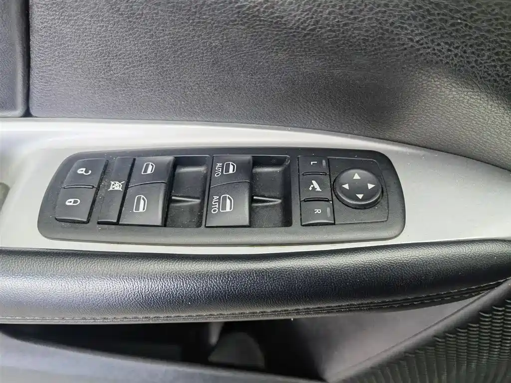 Fiat Freemont 2012 2.4L Comfort Edition фото 9