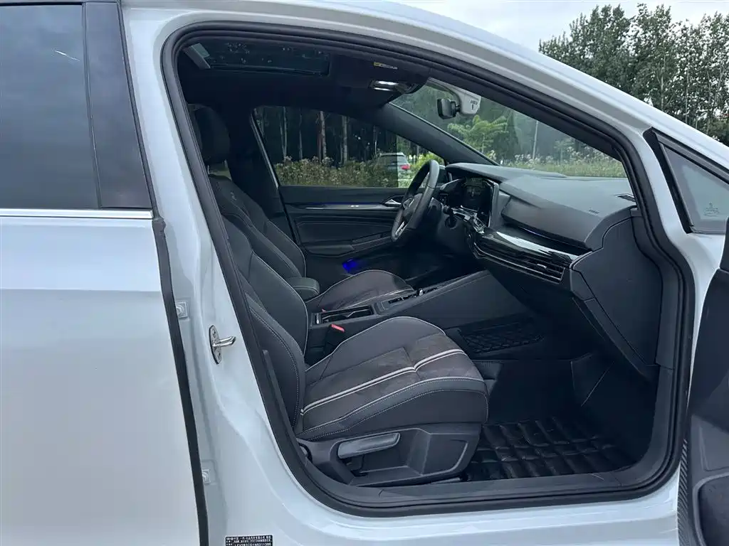 Volkswagen Golf 2023 280TSI DSG R-Line Lite фото 14