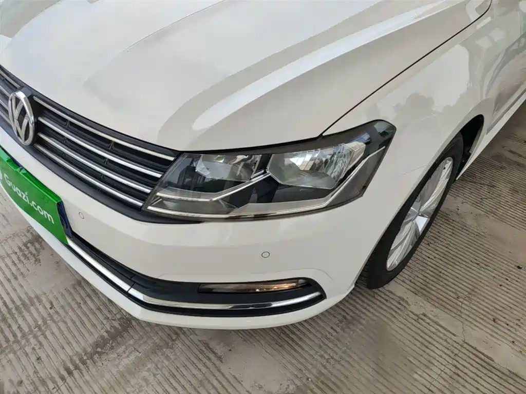 Volkswagen Lavida 2015 1.6L Automatic Comfort Edition фото 24